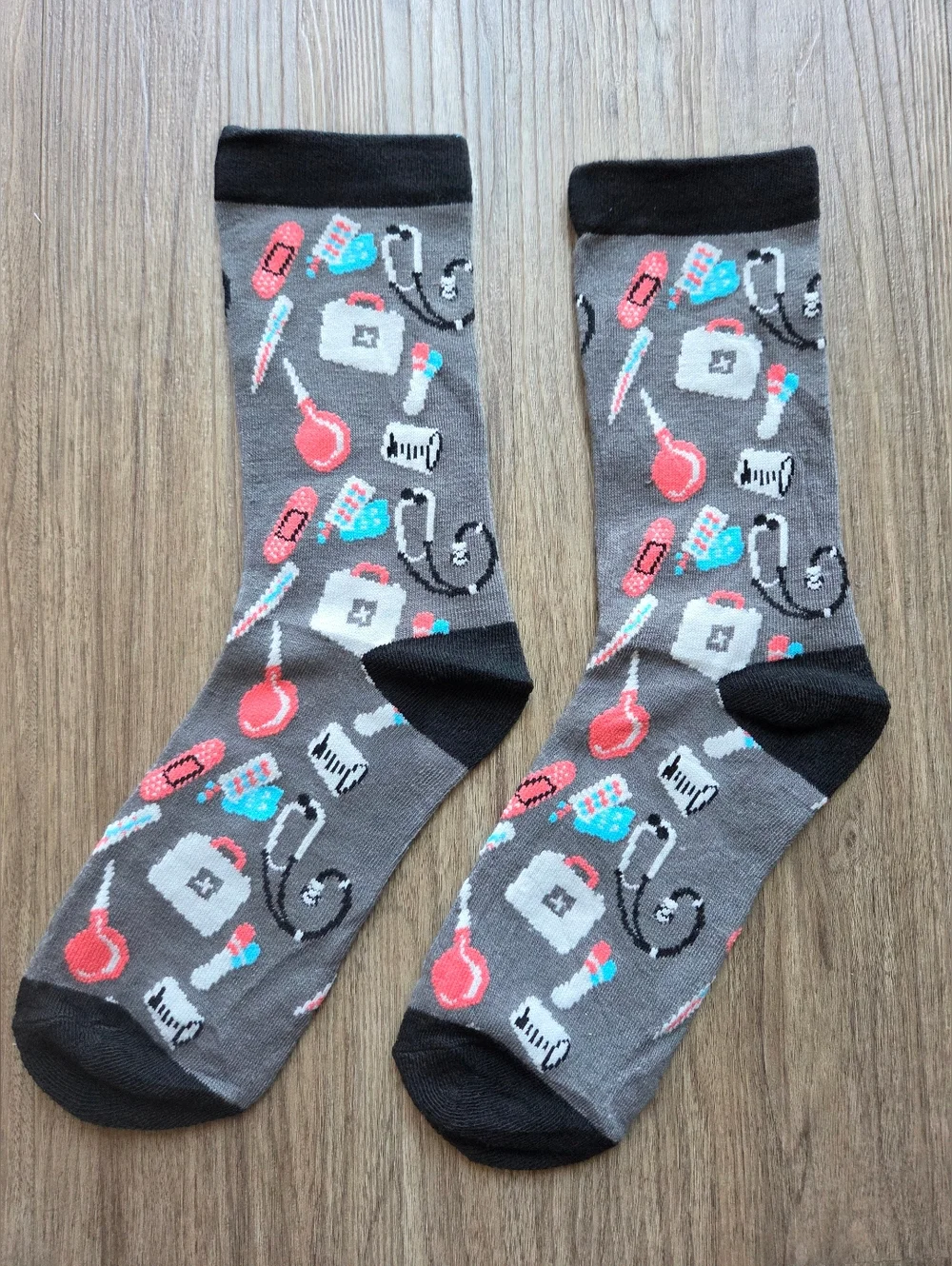 NWOT Hot Sox Medical Professionals Theme Crew Socks Heather Grey